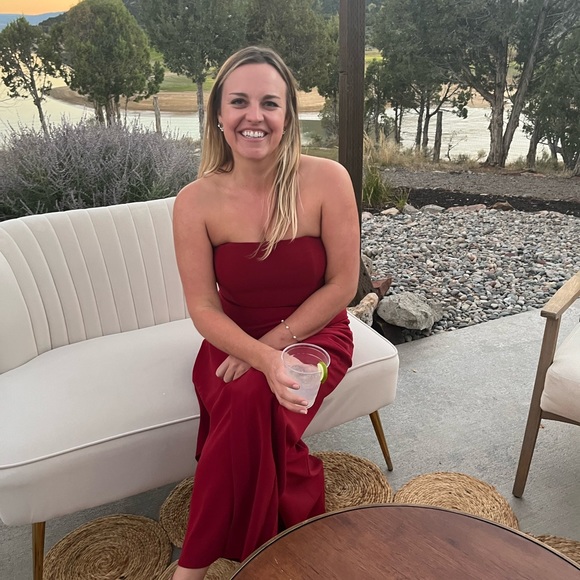 Meet your Posher, Meredith - Picture 1 of 2